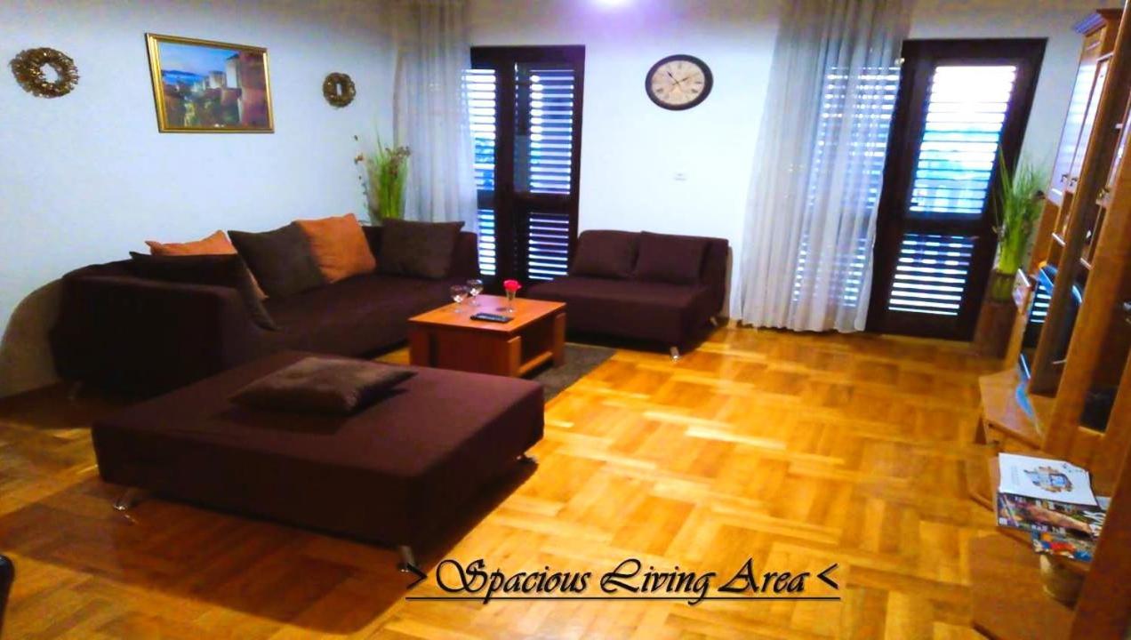 House White Stone Split Apartment Подстрана Стая снимка