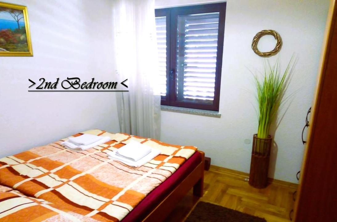 House White Stone Split Apartment Подстрана Стая снимка