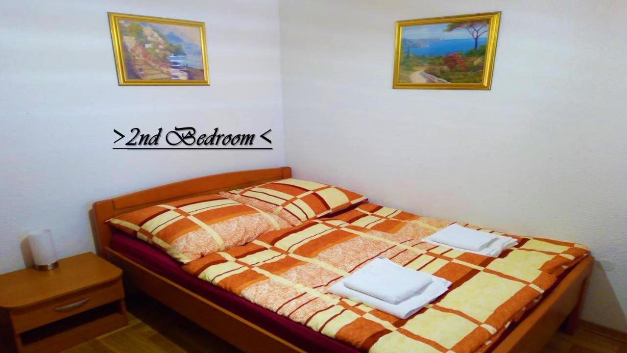House White Stone Split Apartment Подстрана Стая снимка