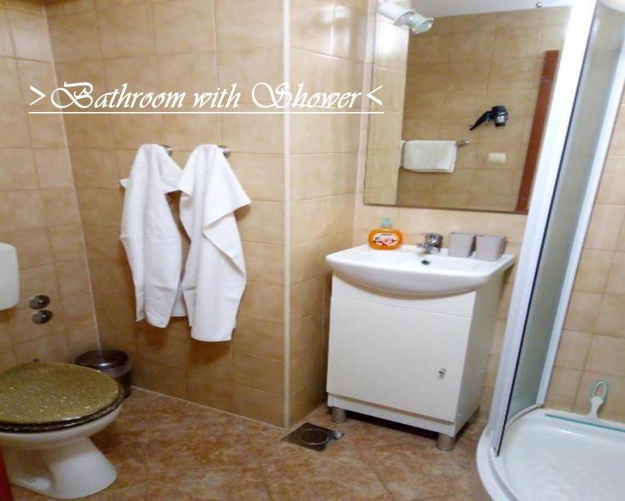 House White Stone Split Apartment Подстрана Стая снимка