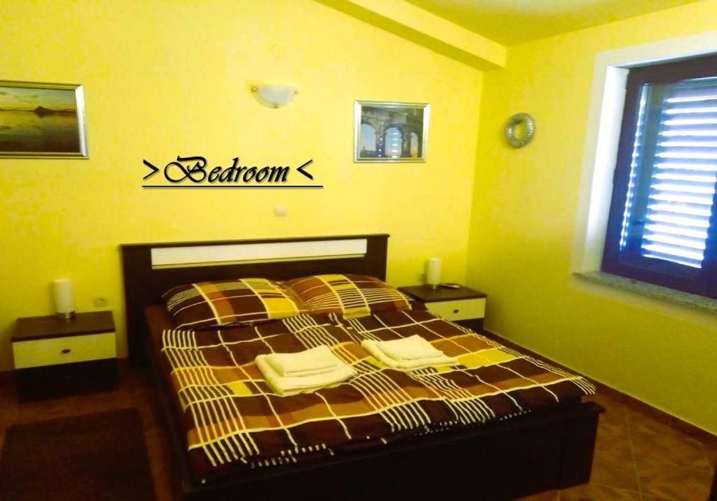 House White Stone Split Apartment Подстрана Стая снимка