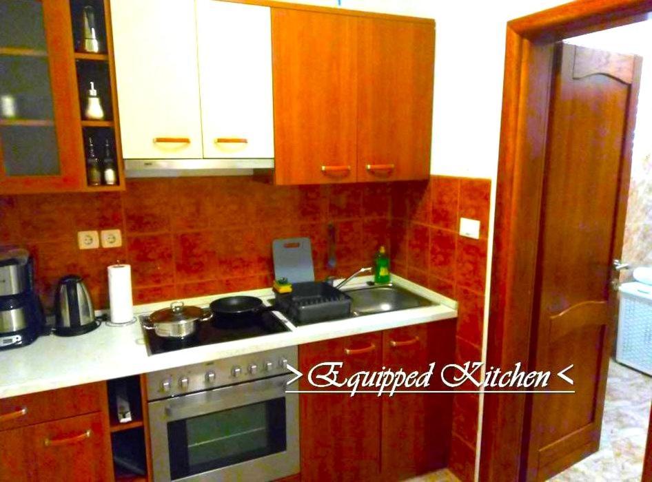 House White Stone Split Apartment Подстрана Стая снимка